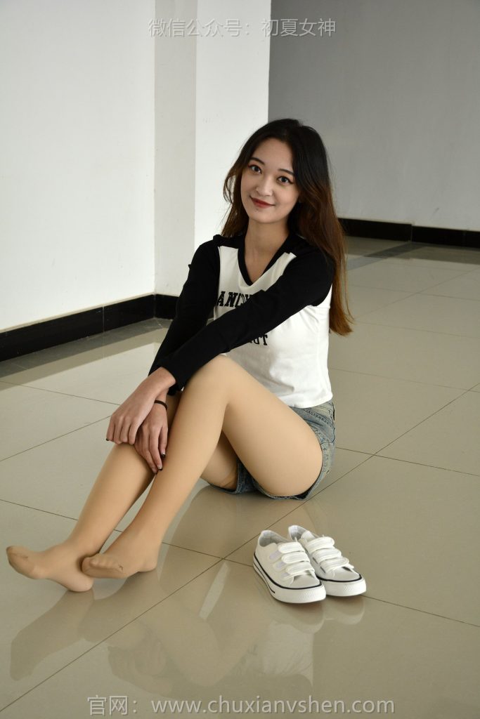 初夏女神 NO.160 依依 走走拍拍[130P/1V/5.25GB]插图1