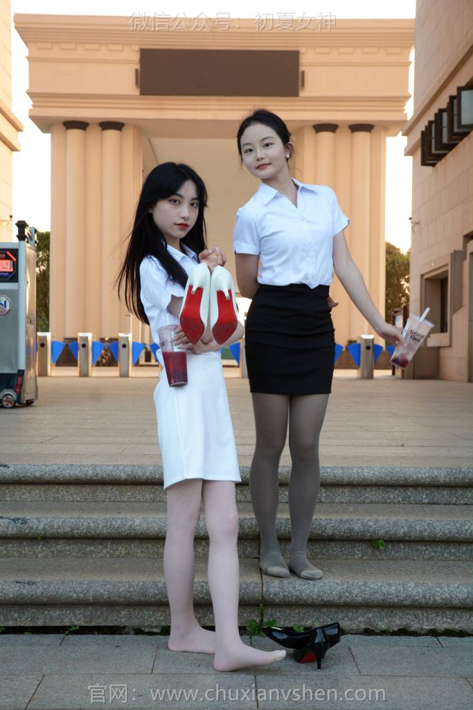 初夏女神 NO.226 柒柒、双双 黑白正装[90P/1V/3.59GB]插图2