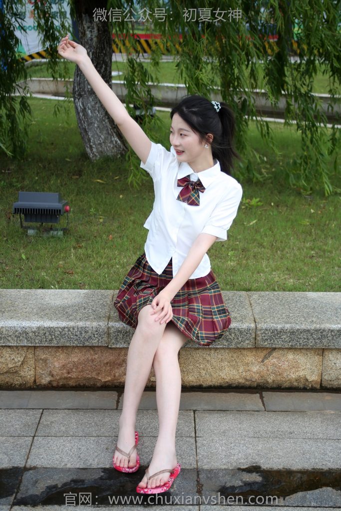 初夏女神 NO.246 安妮 JK人字拖[130P/1V/4.98GB]插图3