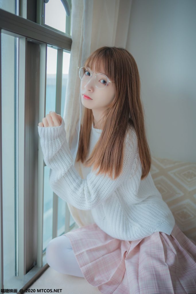 喵糖映画 VOL.077 粉格裙的眼镜娘 [44P/414MB]插图3