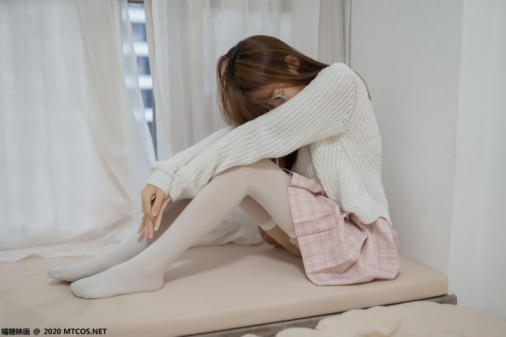 喵糖映画 VOL.077 粉格裙的眼镜娘 [44P/414MB]插图1