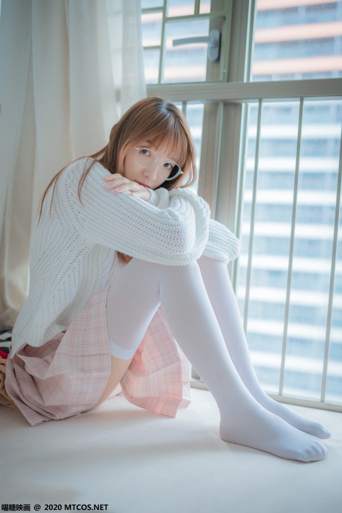 喵糖映画 VOL.077 粉格裙的眼镜娘 [44P/414MB]插图2