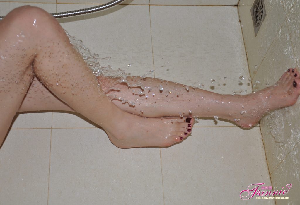 Fannie芬妮每足园 No.414 水歌[32P/81MB]插图1