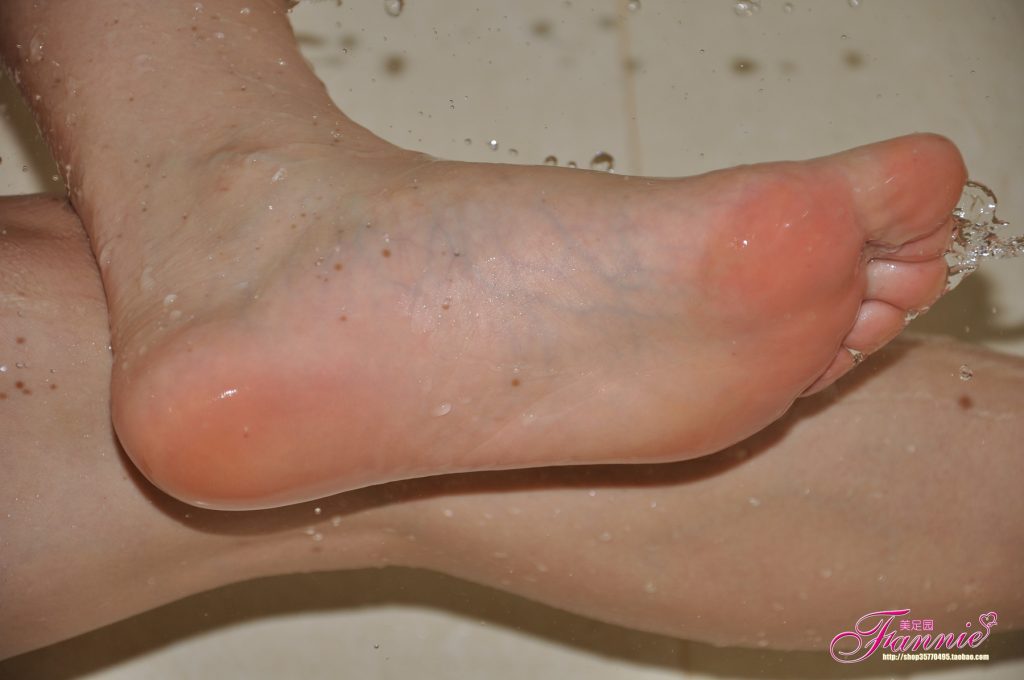 Fannie芬妮每足园 No.414 水歌[32P/81MB]插图3