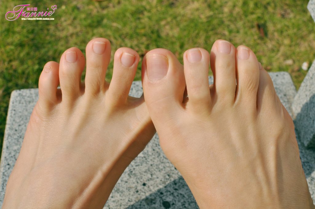 Fannie芬妮每足园 No.443 特辑图 高跟凉拖裸足特写[34P/84MB]插图2