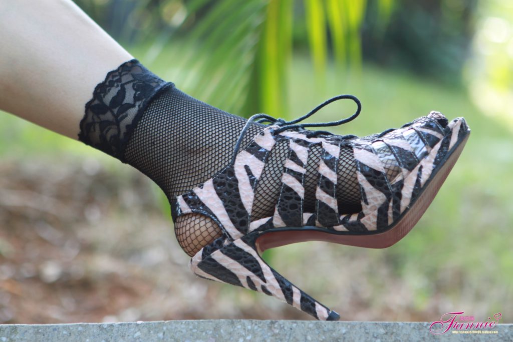 Fannie芬妮每足园 No.457 网不住的风情 黑网4[28P/68MB]插图2