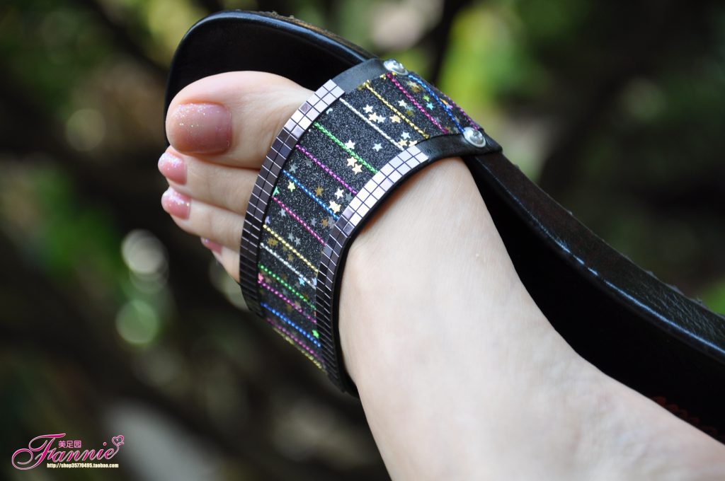 Fannie芬妮每足园 No.504 夏日足下 清爽靓丽 黑色拖鞋1[43P/112MB]插图1