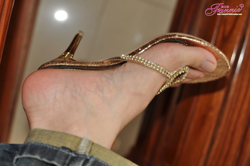 Fannie芬妮每足园 No.512 心绪盈秋 裸足高跟[63P/178MB]插图3