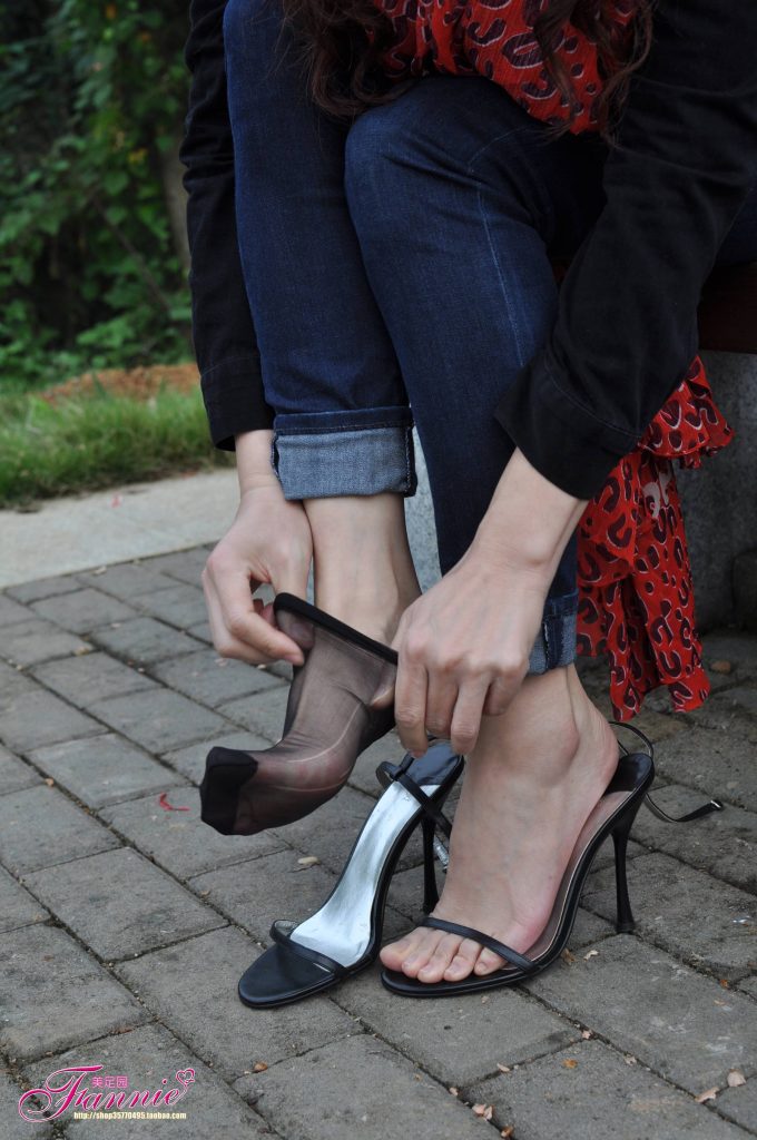 Fannie芬妮每足园 No.522 心绪盈秋 黑丝[61P/176MB]插图2