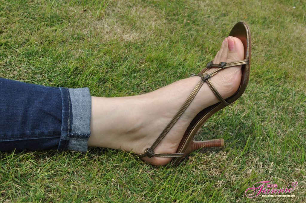 Fannie芬妮每足园 No.552 野草闲花蓬春生 裸足高跟3[76P/229MB]插图3