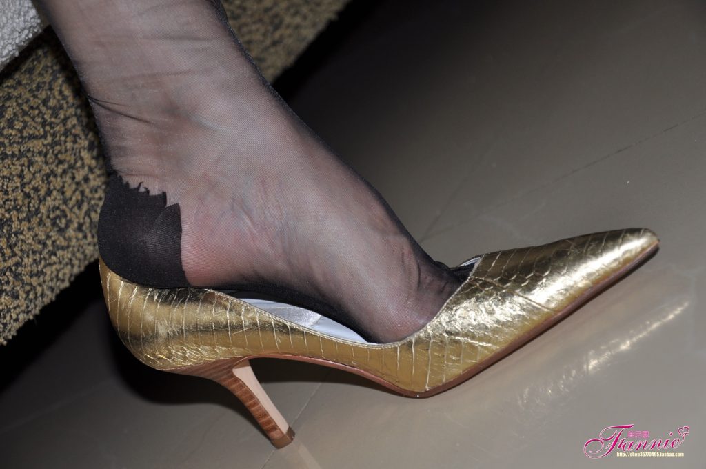 Fannie芬妮每足园 No.562 夜媚迷情 黑色纯丝金色船袜[46P/134MB]插图2