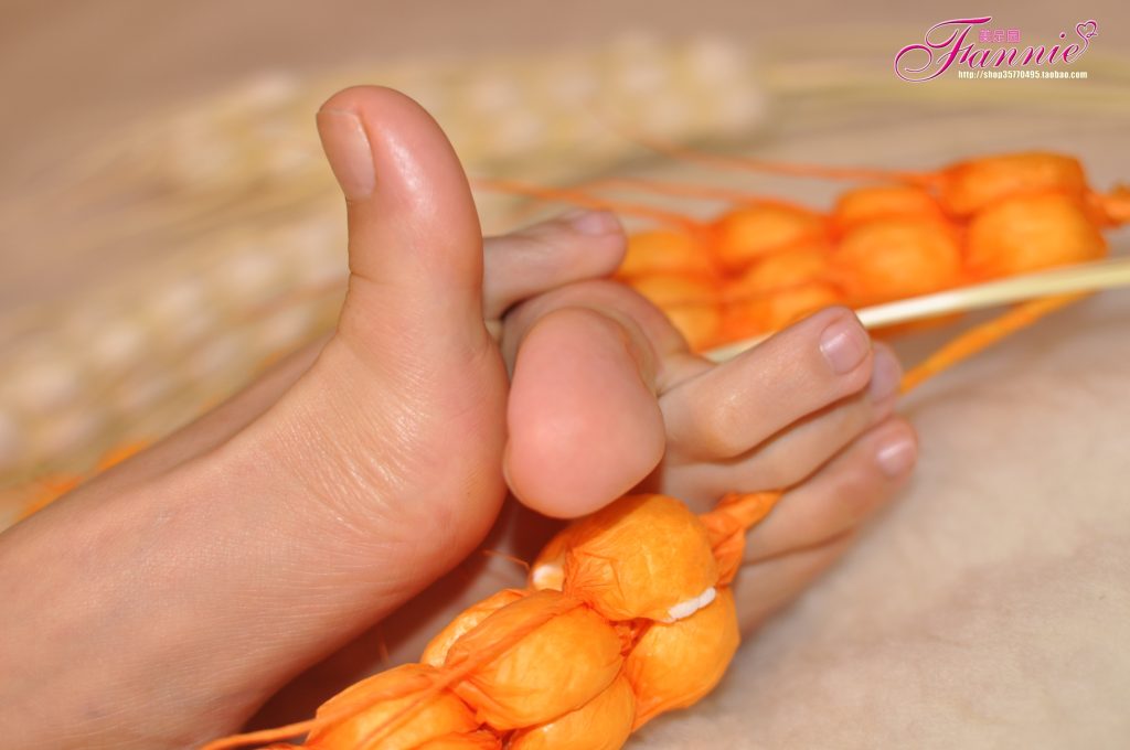 Fannie芬妮每足园 No.578 玉趾如蚕向花语3[68P/191MB]插图3