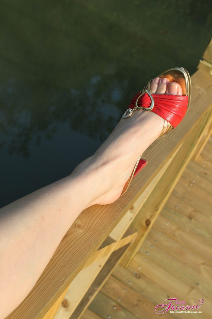 Fannie芬妮每足园 No.583 园林秋色 红色凉拖[73P/58MB]插图3