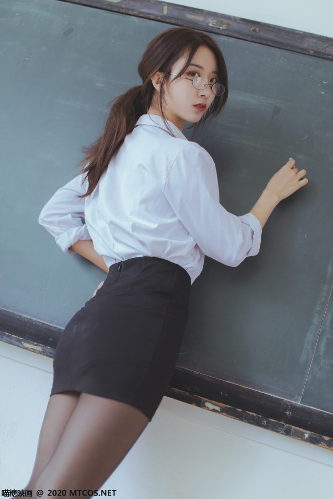 喵糖映画 VOL.282 OL黑丝教师制服 [29P/217MB]插图2