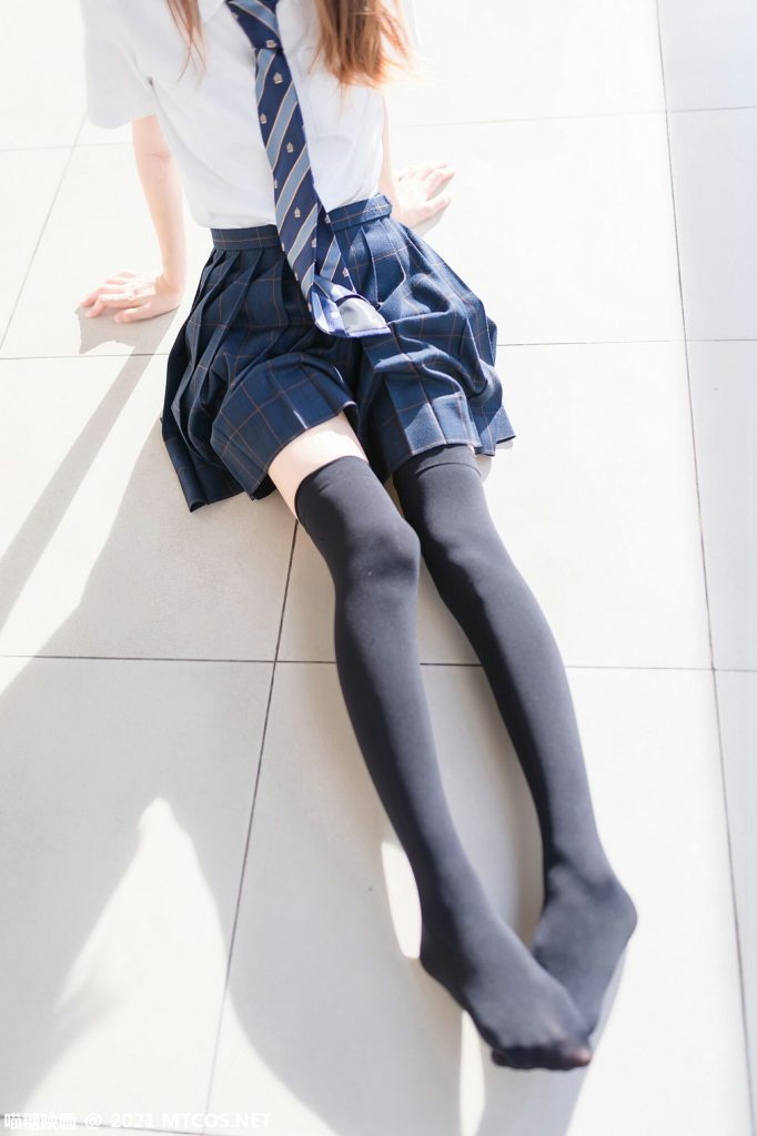 [喵糖映画]VOL.376 芊芊细腿 [47P/80.9MB]插图2