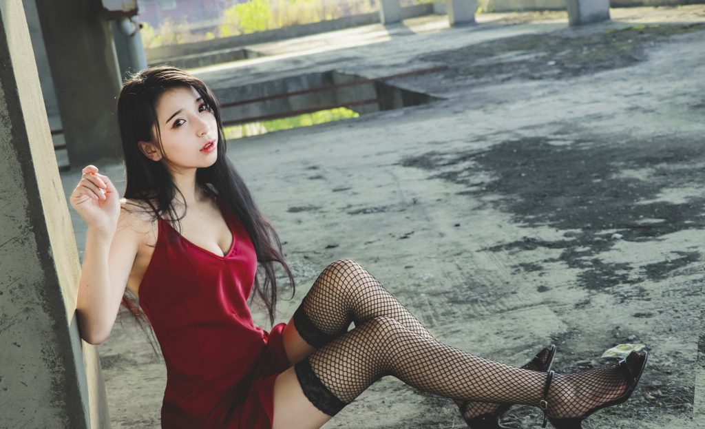 [喵糖映画]VOL.394 红色吊带裙 [36P/410MB]插图3