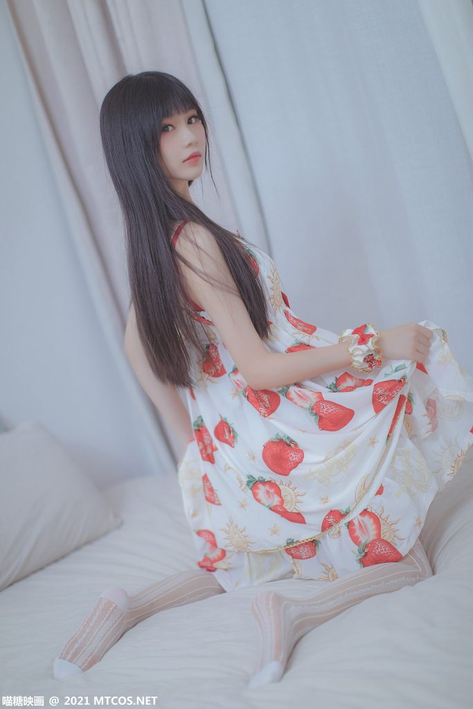 [喵糖映画]VOL.407 草莓小裙子 [40P/366MB]插图1