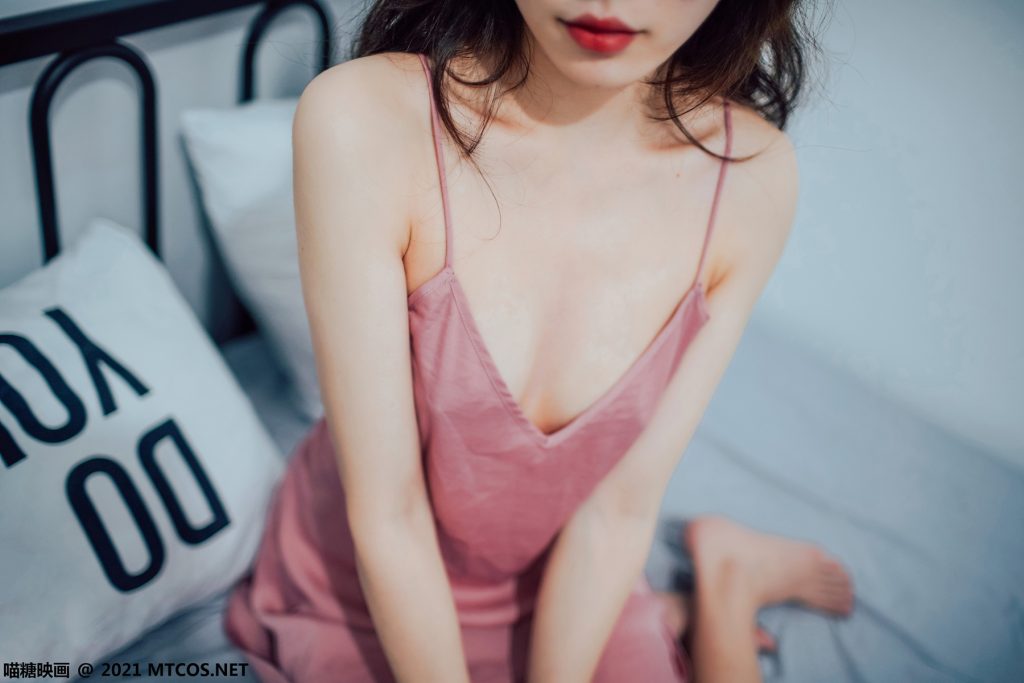 [喵糖映画]VOL.408 粉色吊带睡衣 [21P/151MB]插图3