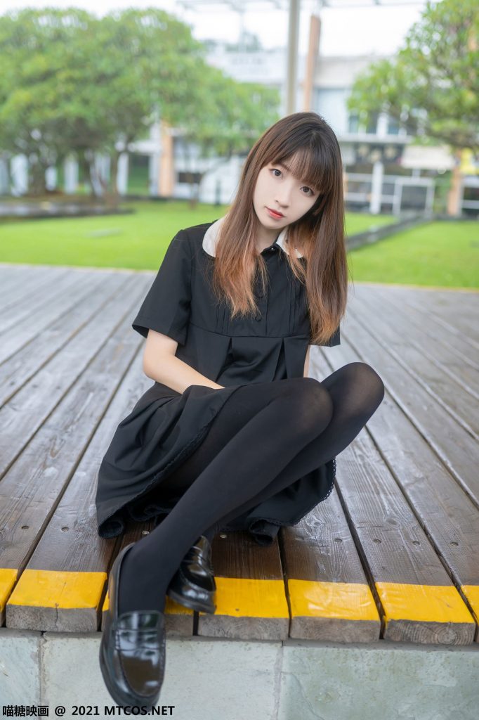 [喵糖映画]VOL.423 黑裙黑袜[35P/254MB]插图2