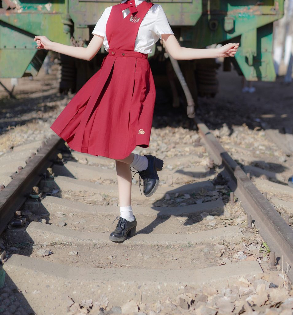 [喵糖映画]VOL.444 红色JK裙 [39P/107MB]插图1