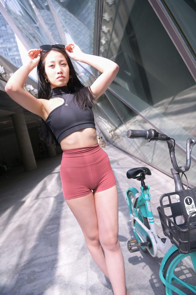 精选街拍 No.251 性感迷人的紧身热裤少妇（四） [100P/136MB]插图2