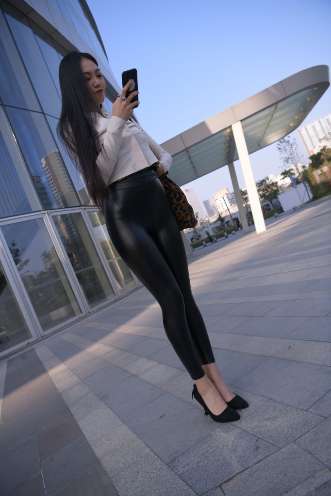 精选街拍 No.267 油亮的黑皮裤极品熟女（十二） [100P/144M]插图3