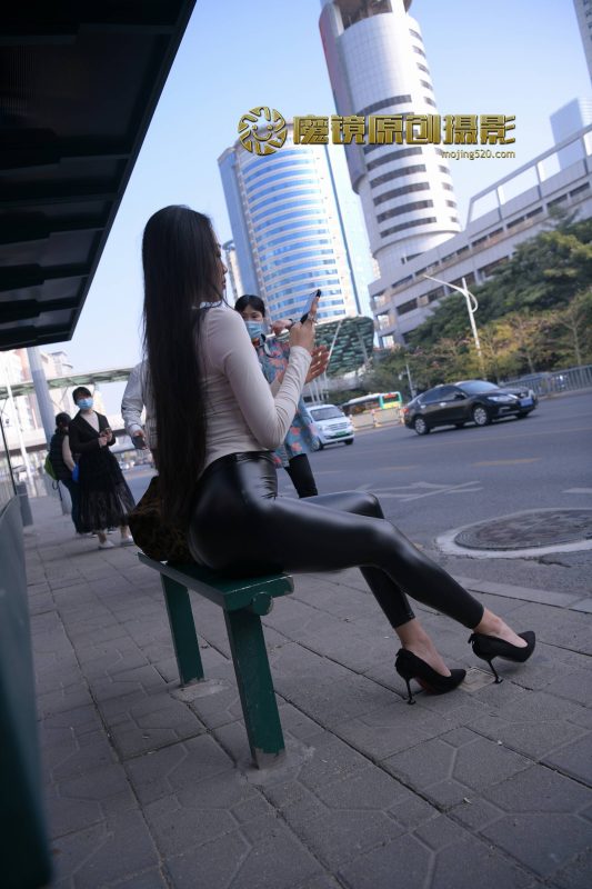 精选街拍 No.268 油亮的黑皮裤极品熟女（十三） [89P/131M]-无料摄影圈