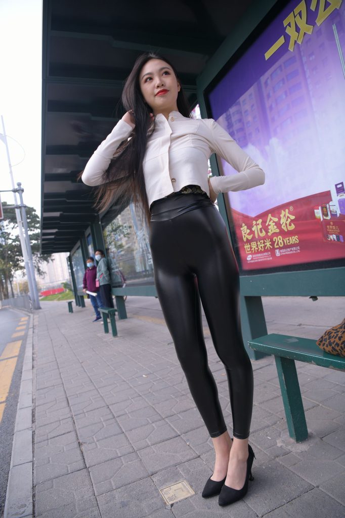 精选街拍 No.268 油亮的黑皮裤极品熟女（十三） [89P/131M]插图3