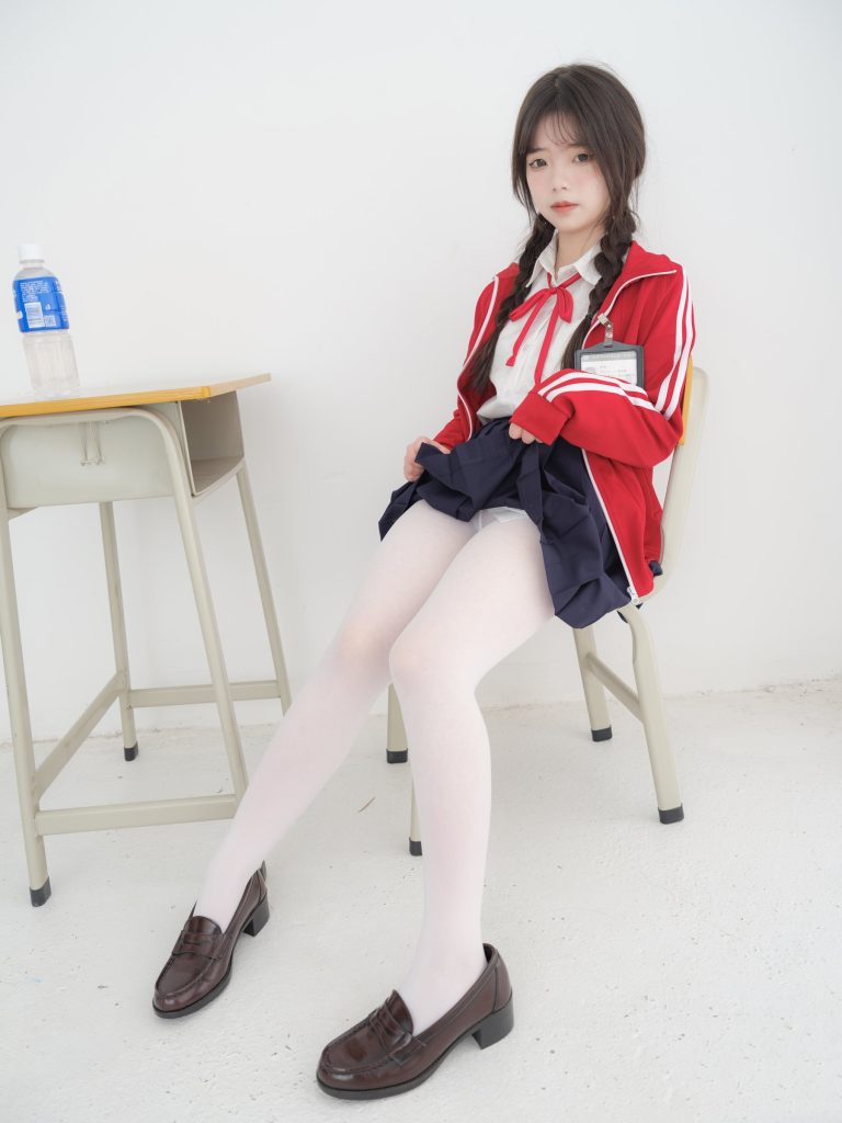 [紧急企划]内部定制 奶昔 学生妹[57P/0.98GB]插图1