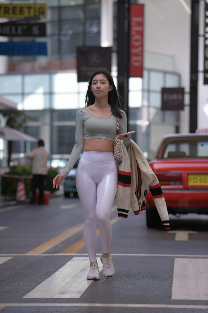 精选街拍 No.339 闪闪发光的诱人紧身白裤（二） [80P/70M]插图3