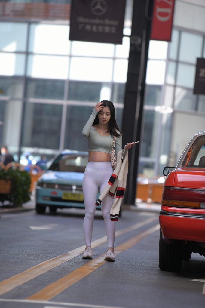 精选街拍 No.339 闪闪发光的诱人紧身白裤（二） [80P/70M]插图1