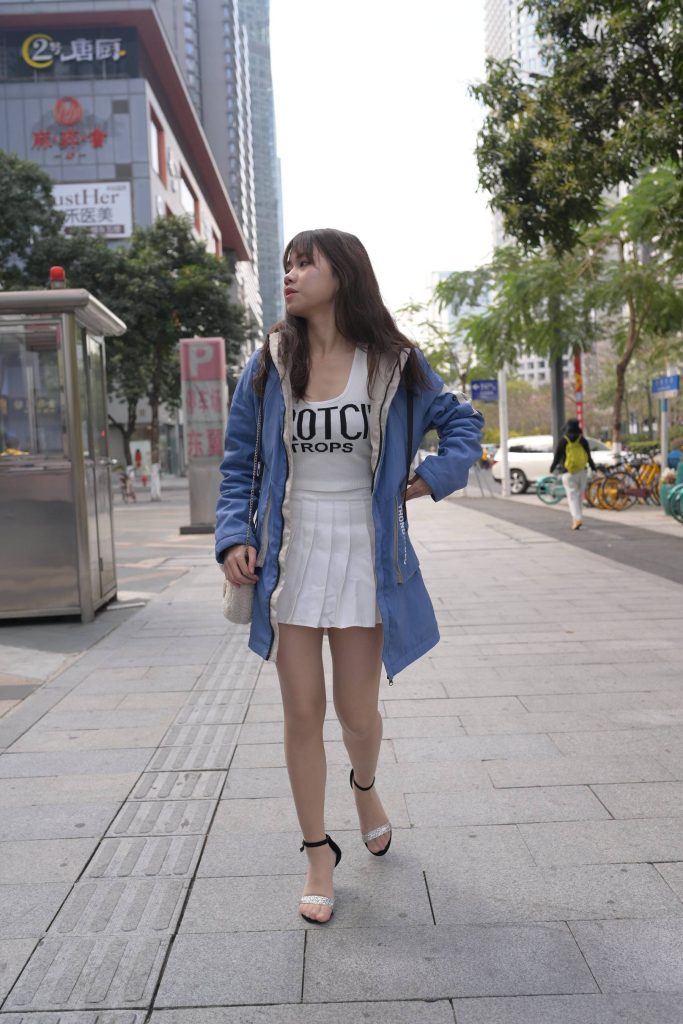 精选街拍 No.344 买东西的依依 1 [106P/88M]插图1