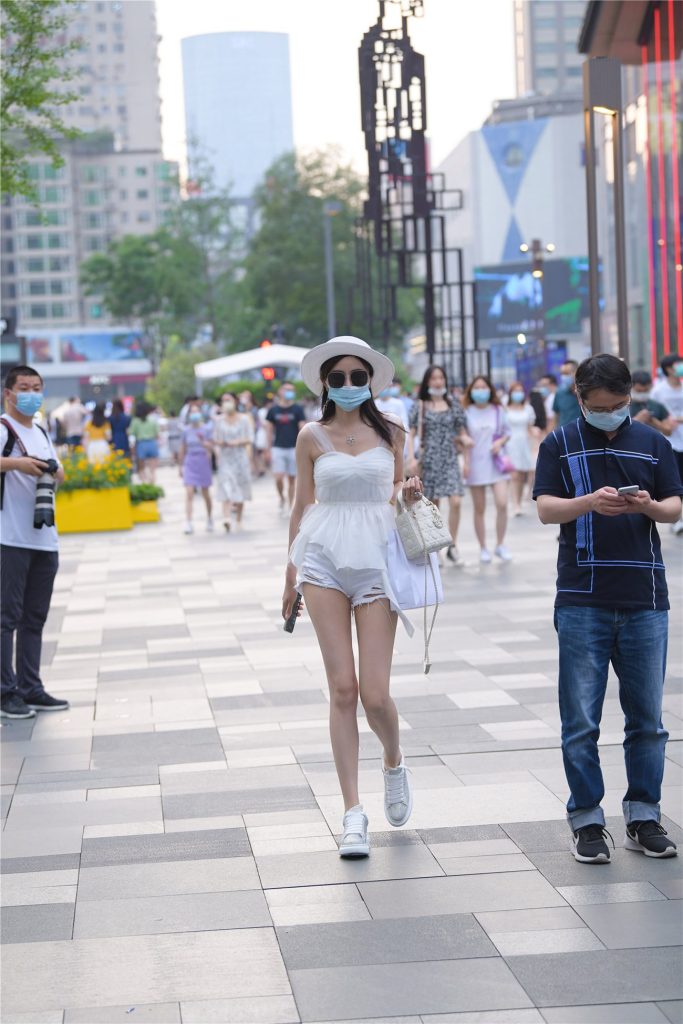 精选街拍 No.362 白热裤美腿小姐姐 [46P/22M]插图2