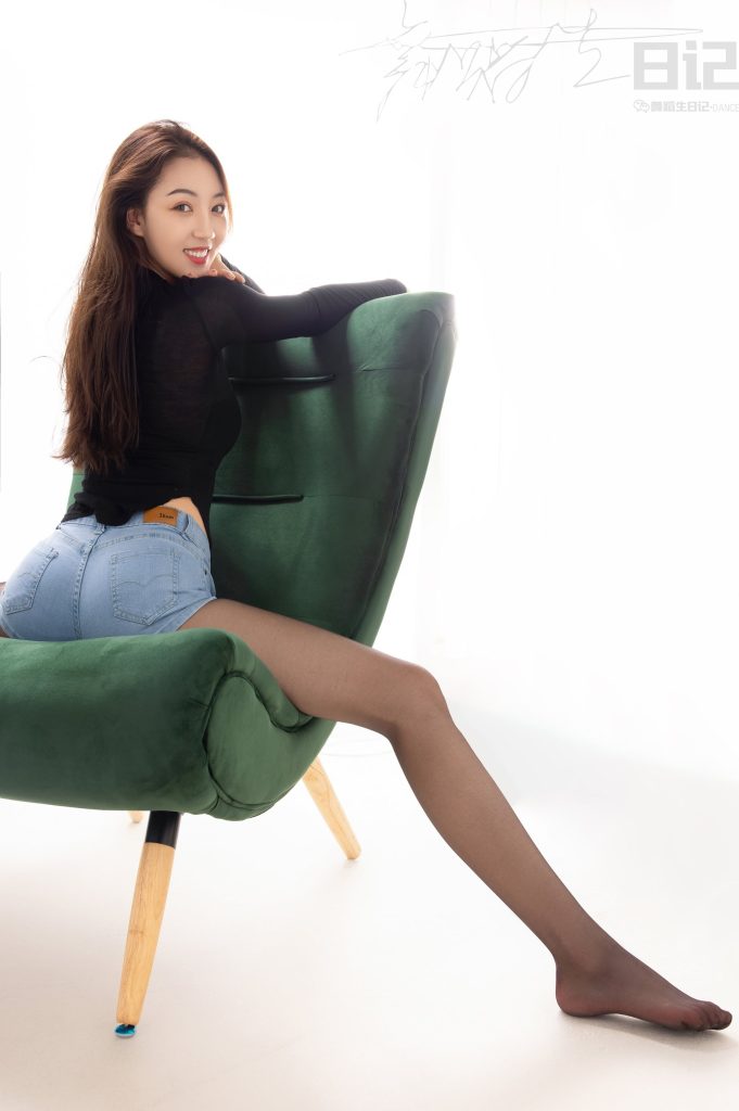 [GALLI嘉丽]舞蹈生日记 069 – 贺贺 [47P/350MB]插图1