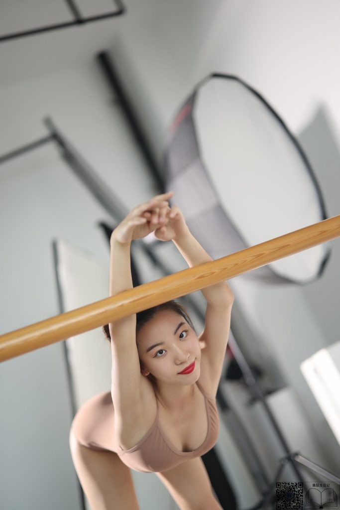 [GALLI嘉丽]舞蹈生日记 102 – 子琳妹妹 [37P/194MB]插图2