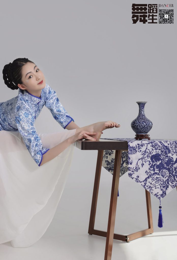 [GALLI嘉丽]舞蹈生日记 104 – 青花瓷 韩玉彤 [43P/397MB]插图2