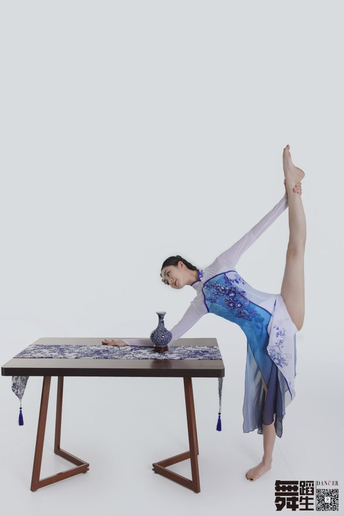 [GALLI嘉丽]舞蹈生日记 104 – 青花瓷 韩玉彤 [43P/397MB]插图1