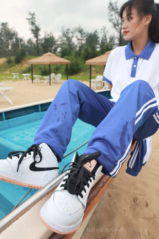 [见新摄影]NO.019 世界上最甜美的沙滩校园风，连海风都是甜的[252P/1V/1.68GB]-无料摄影圈