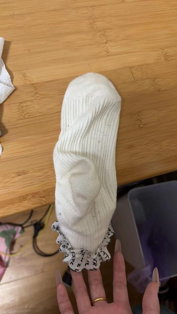 脚模面试脸足同框套路系列-002-03号-170 48 37大二纹身妹[12P/7V/42MB]插图3