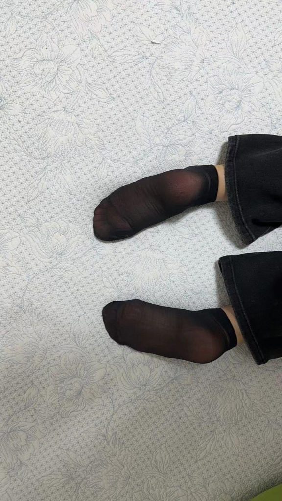 脚模面试脸足同框套路系列-002-03号-170 48 37大二纹身妹[12P/7V/42MB]插图1