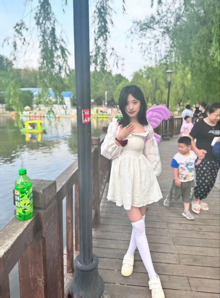 脚模面试脸足同框套路系列-002-03号-170 48 37大二纹身妹[12P/7V/42MB]插图2