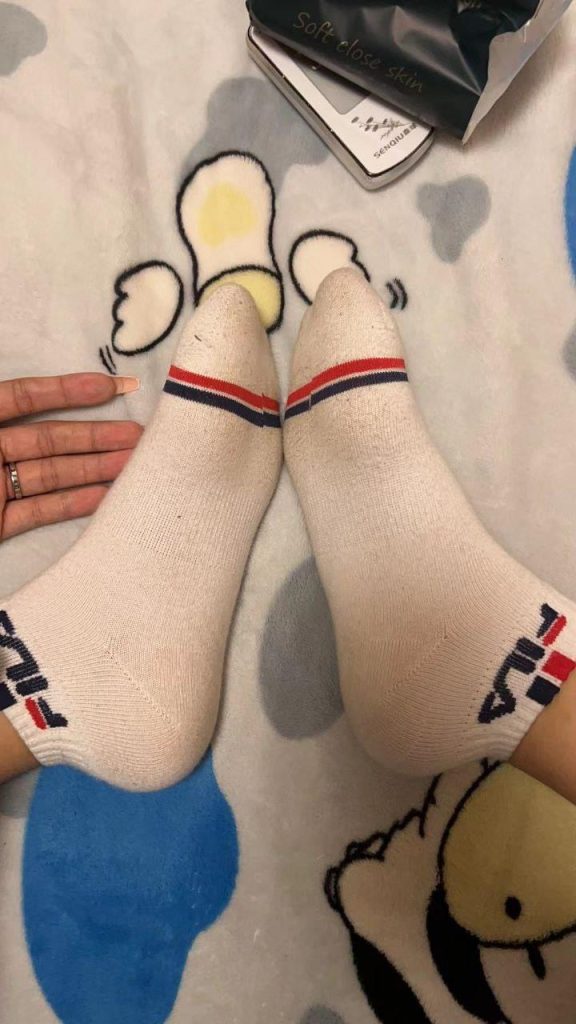 脚模面试脸足同框套路系列-004-06号-172 112 38.5红发黑丝展示[8P/8V/68MB]插图1