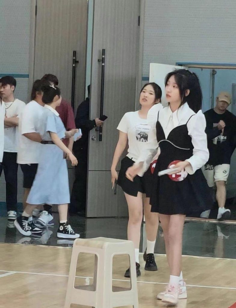 脚模面试脸足同框套路系列-007-09号-165 103 37.5小主播 忽悠闺蜜一起拍脚[16P/5V/57MB]插图3