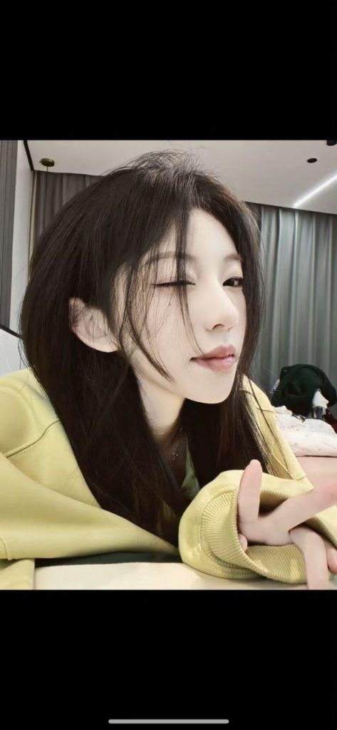 脚模面试脸足同框套路系列-010-12号-黑丝踩屏秀脚 主播[4P/13V/129MB]插图2