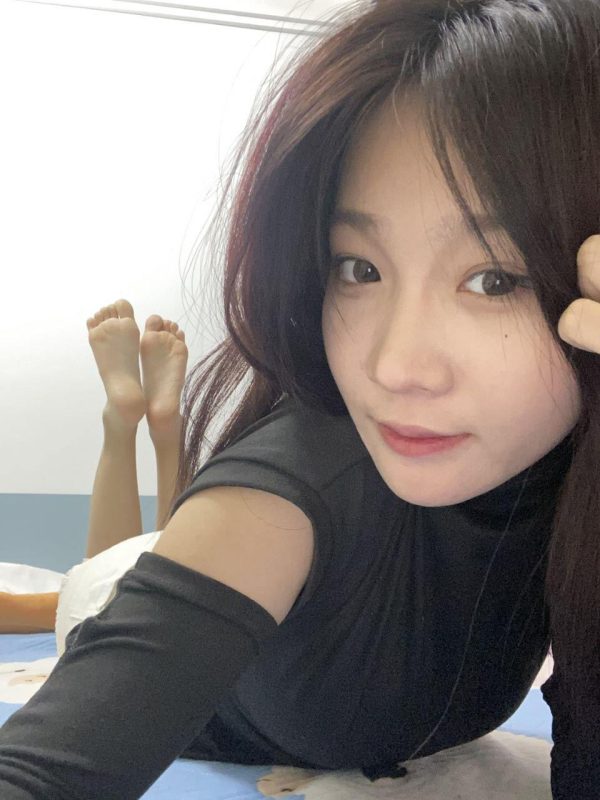 脚模面试脸足同框套路系列-019-21号-直播中被骂破防[16P/9V/201MB]-无料摄影圈