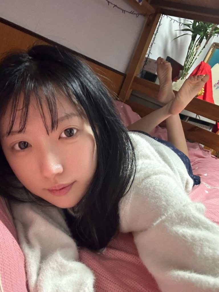 脚模面试脸足同框套路系列-020-22号-面试 艺术生妹妹生活照[19P/11V/169MB]插图1