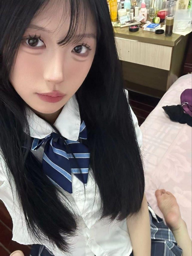 脚模面试脸足同框套路系列-020-22号-面试 艺术生妹妹生活照[19P/11V/169MB]插图2