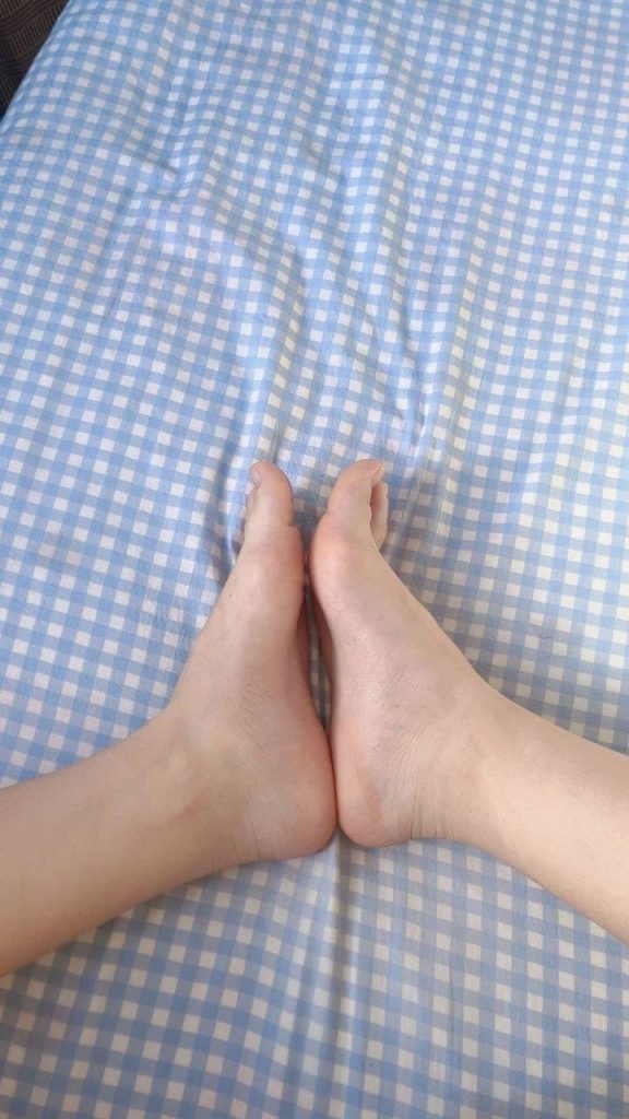 脚模面试脸足同框套路系列-021-23号-小姐姐[6P/12V/81MB]插图2