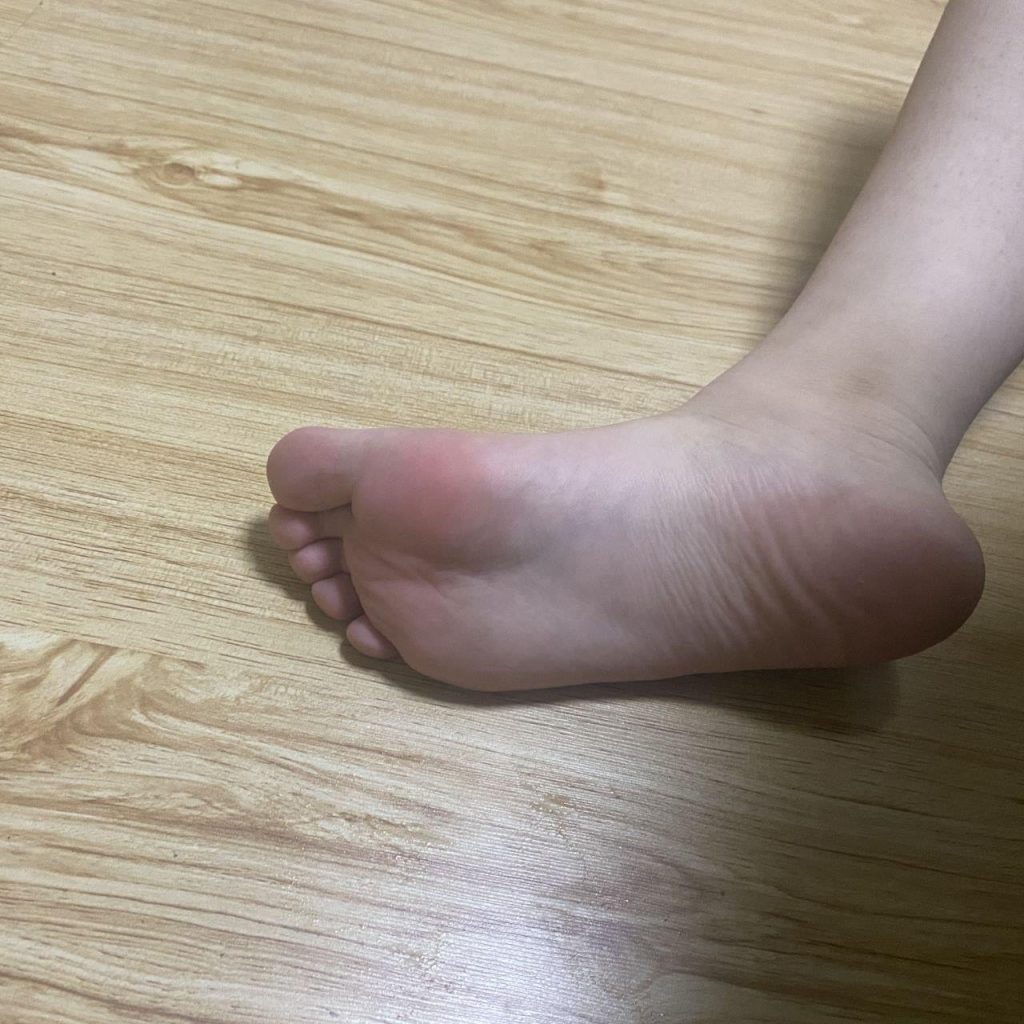 脚模面试脸足同框套路系列-022-24号-小姐姐[9P/4V/90MB]插图2