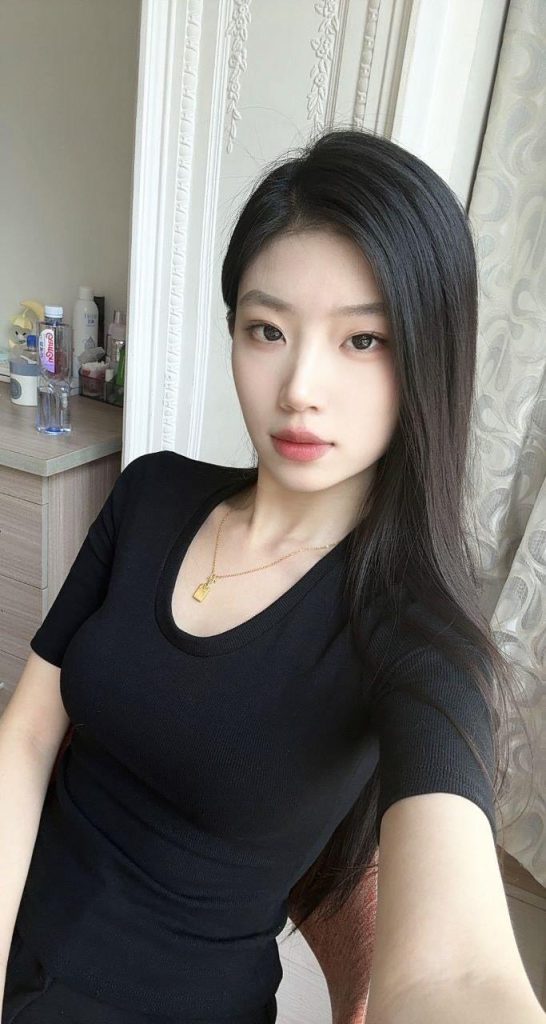 脚模面试脸足同框套路系列-023-25号-独居女大 万粉小网紅[17P/8V/61MB]插图1